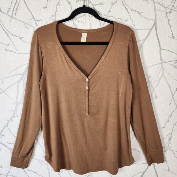 This is J Camel Bamboo Stretch Jersey Knit Henley Pajama Set - Picture 3 of 9